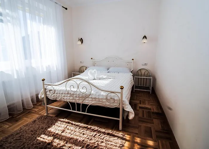 Elena בית הארחה 3*