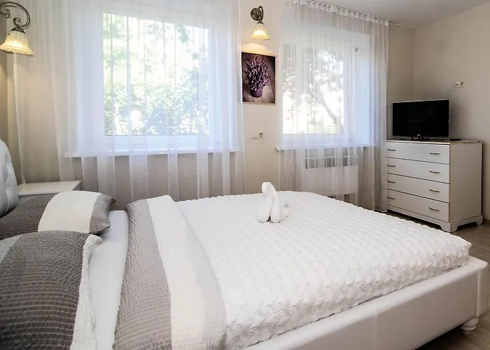 Elena 3* פלאנגה